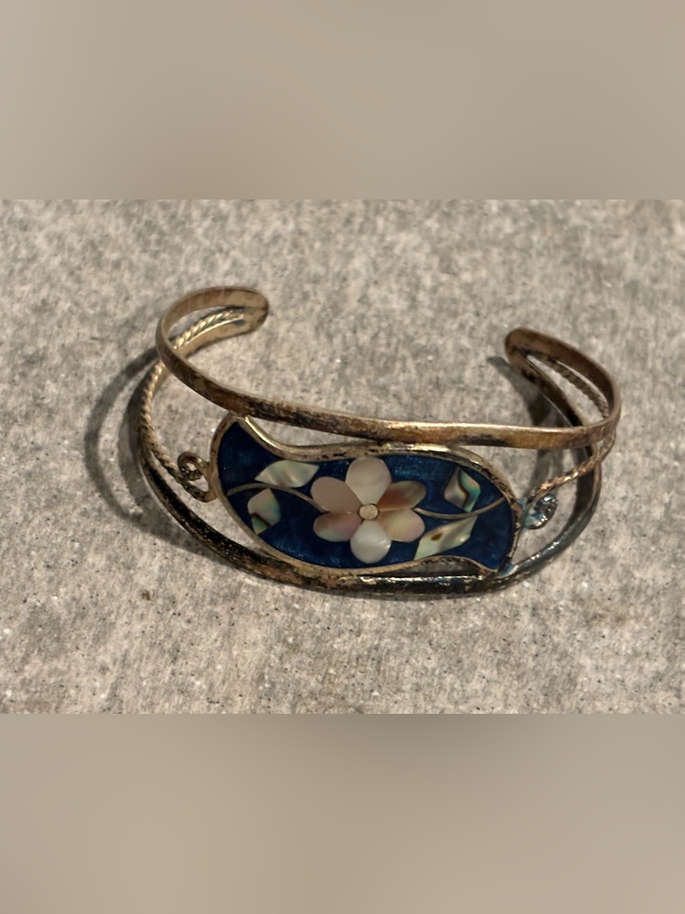 Vintage 1960s MOP Mother of Pearl Floral Bracelet Iridescent Pink Blue Alpaca